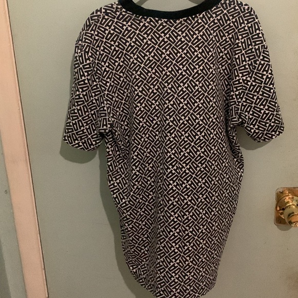 Selling a men adidas shirt any questions ask 💕 - Picture 3 of 4